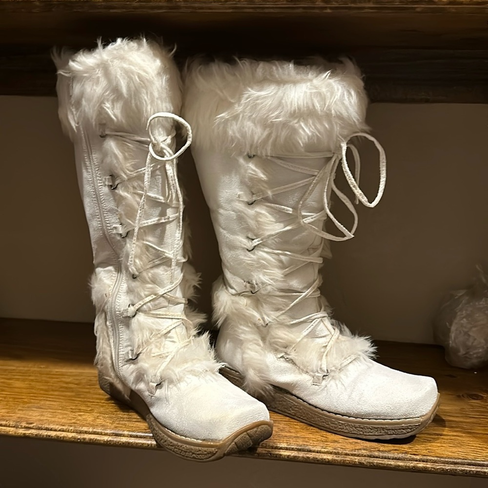 Women’s White Boot - Picture 1 of 1